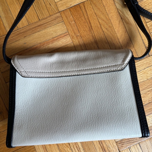 Kate Spade Crossbody - Picture 2 of 4